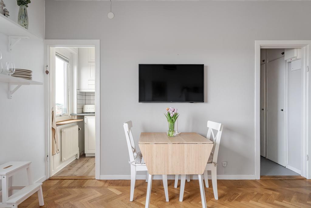 In mot kokvrå och duschrum