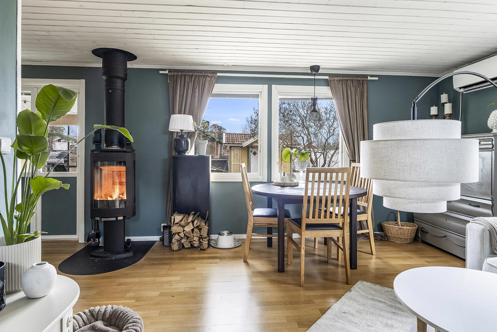 Värmen sprider sig i den öppna planlösningen