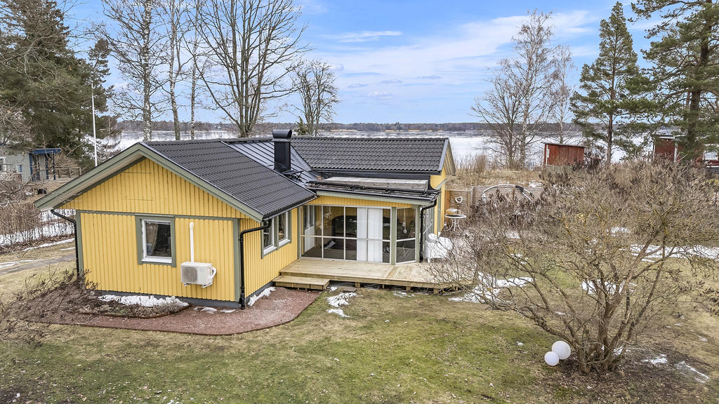 I vinkel med soldäck och uterum