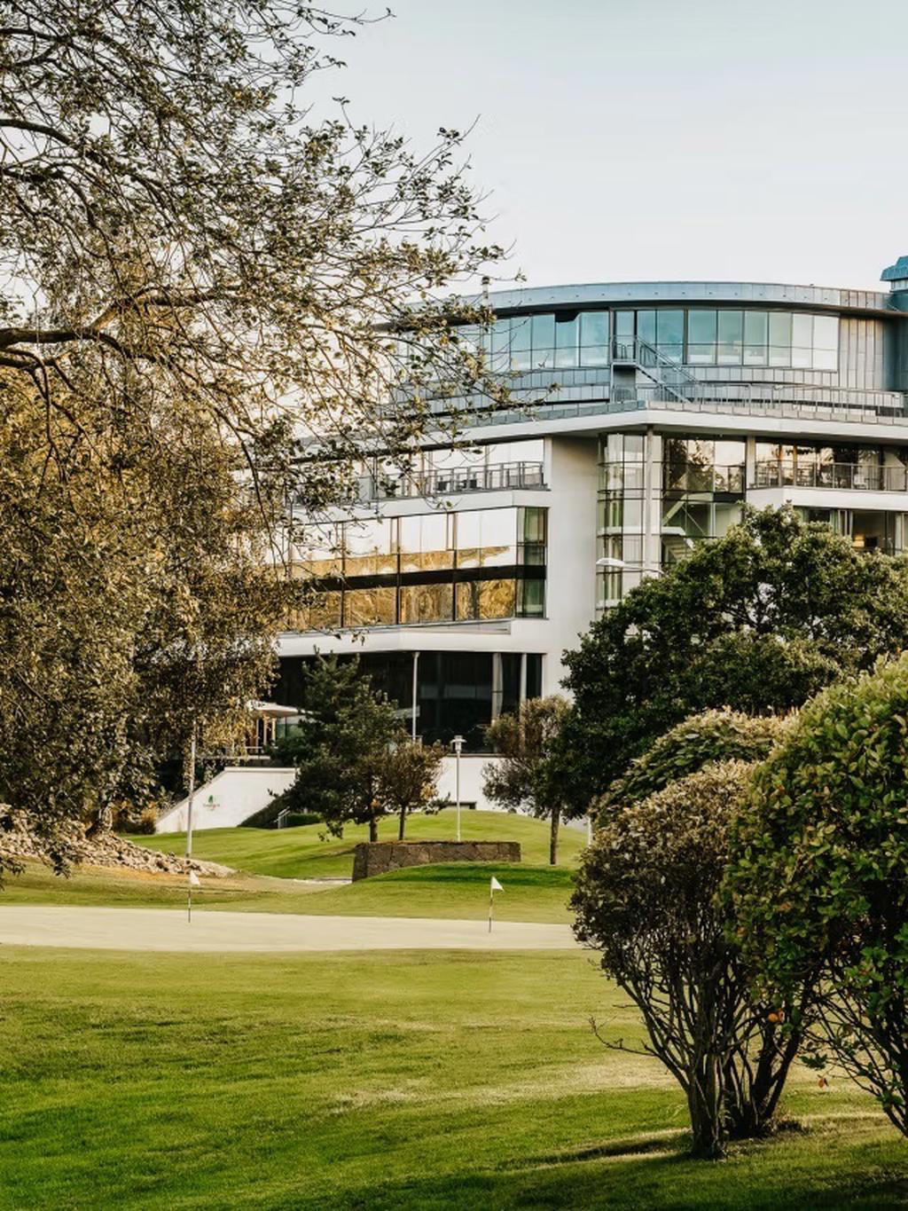 Sankt Jörgen Park erbjuder såväl träning, spa samt golf. 