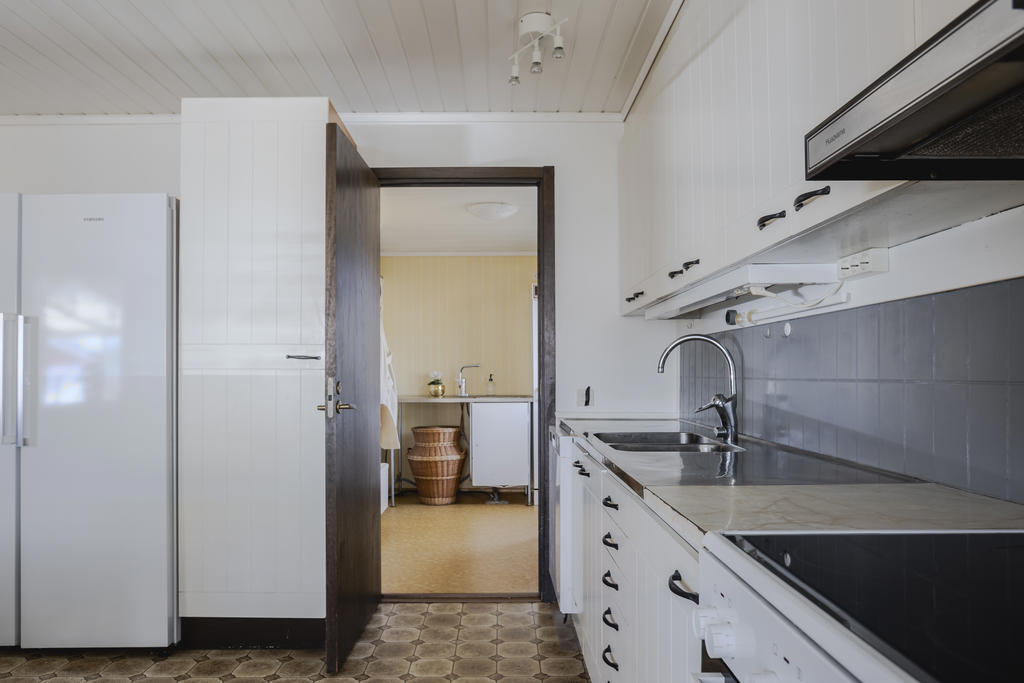 Från kök mot tvättstuga