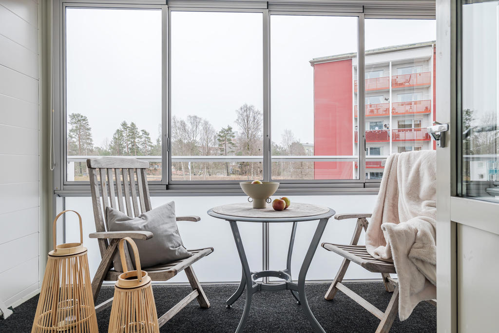 Stor, inglasad balkong