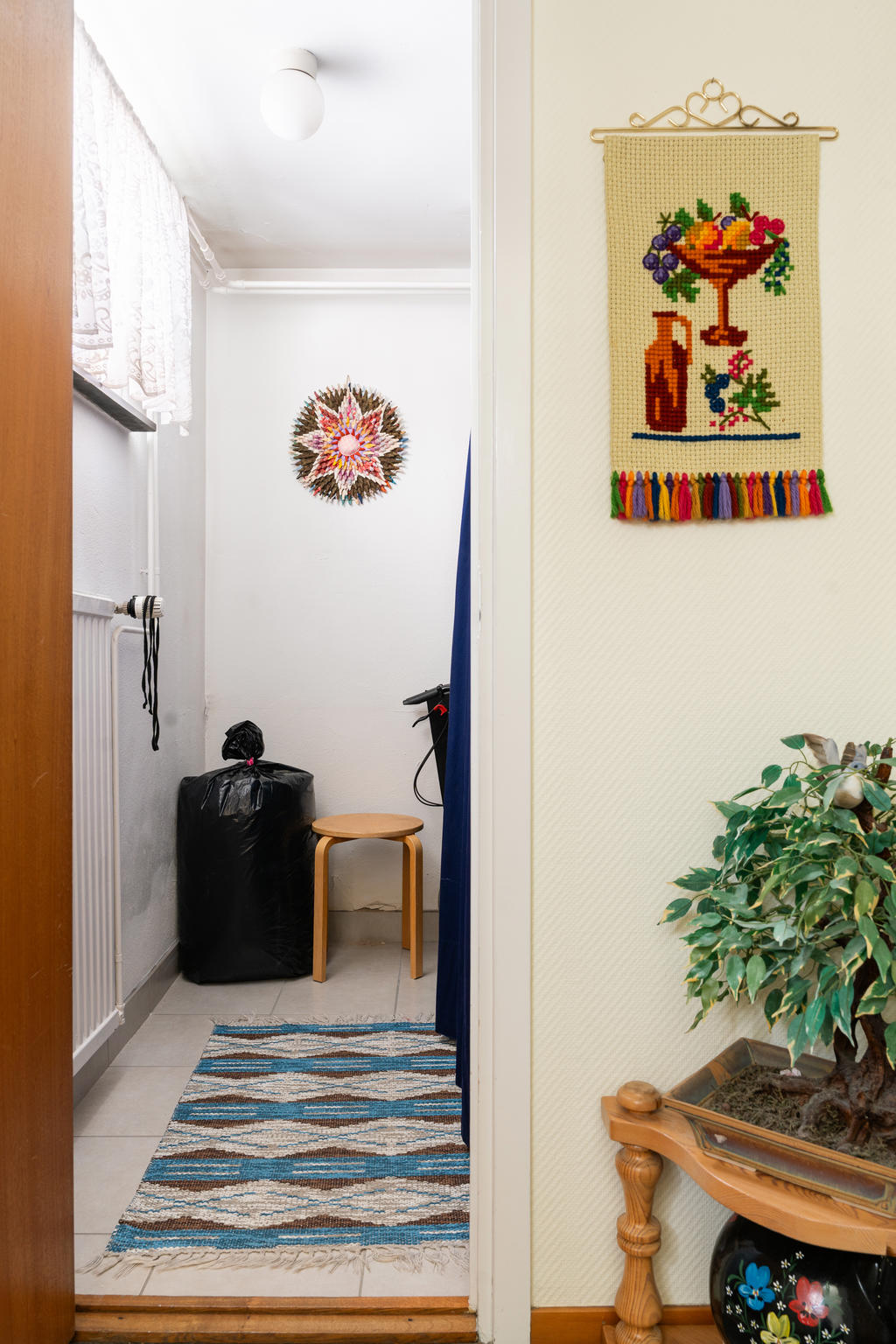 Förvaringsutrymme precis nedanför trappen