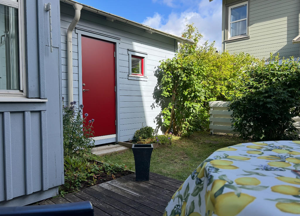 Förråd även på trädgårdssidan