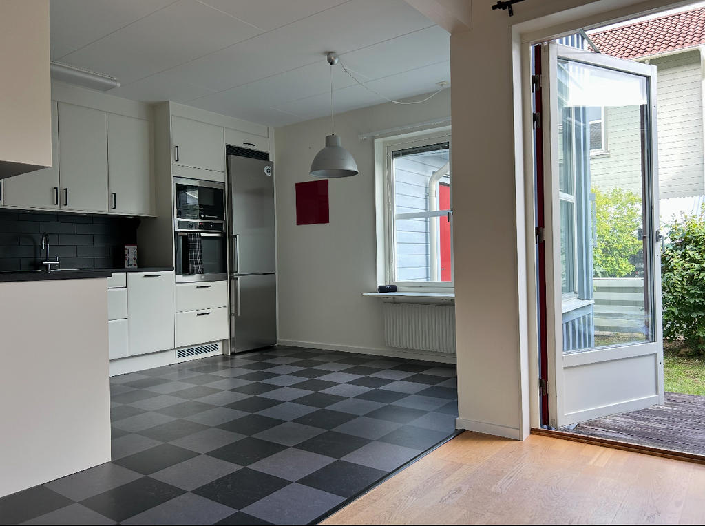 Utgång till trädgårdssidans altan