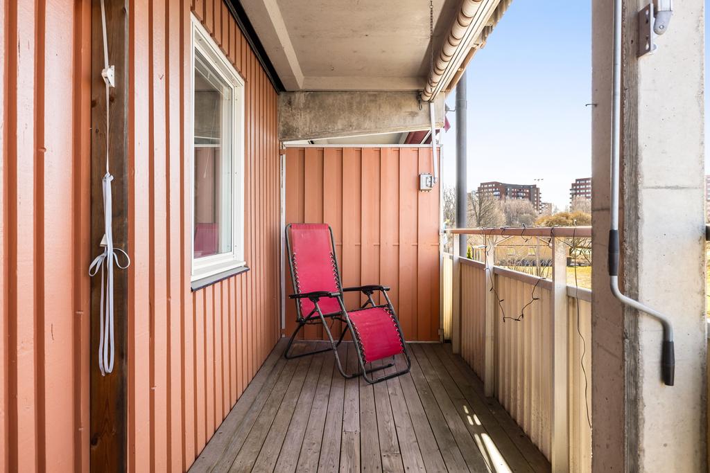 och plats för loungemöbler.