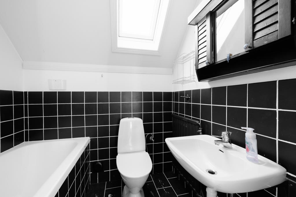 Badrum övre plan (renoveringsbehov)