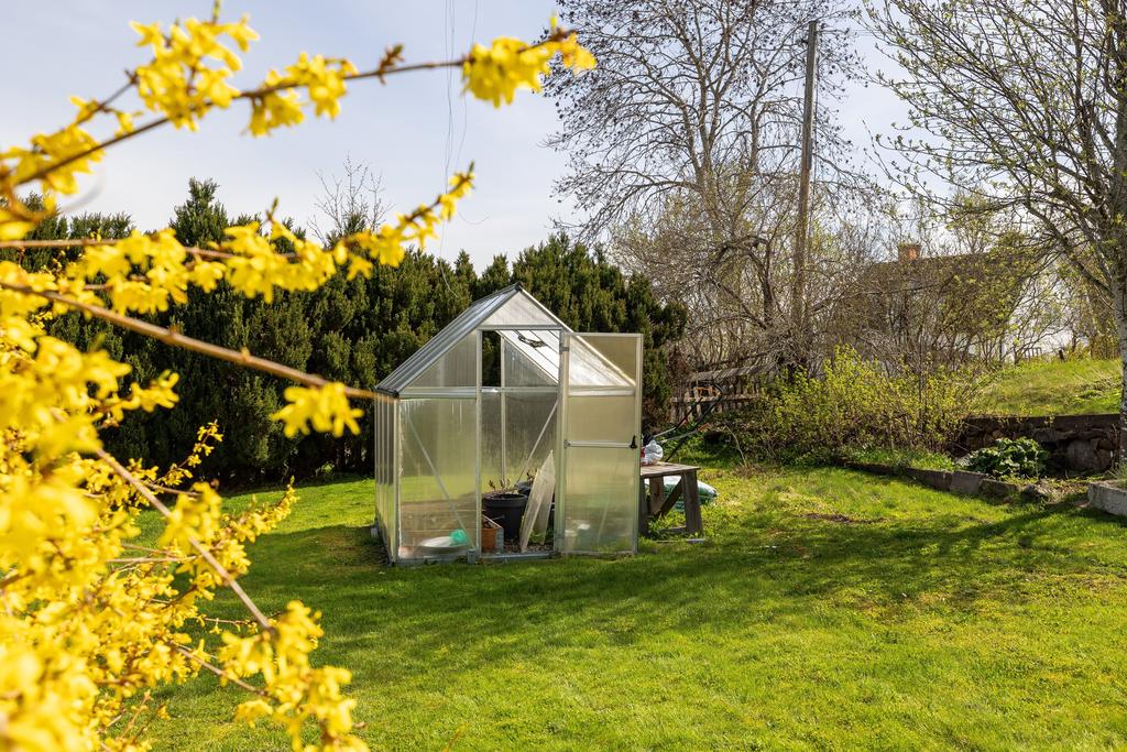 Det här växthuset förstördes dessvärre i en höststorm och finns dessvärre inte kvar.