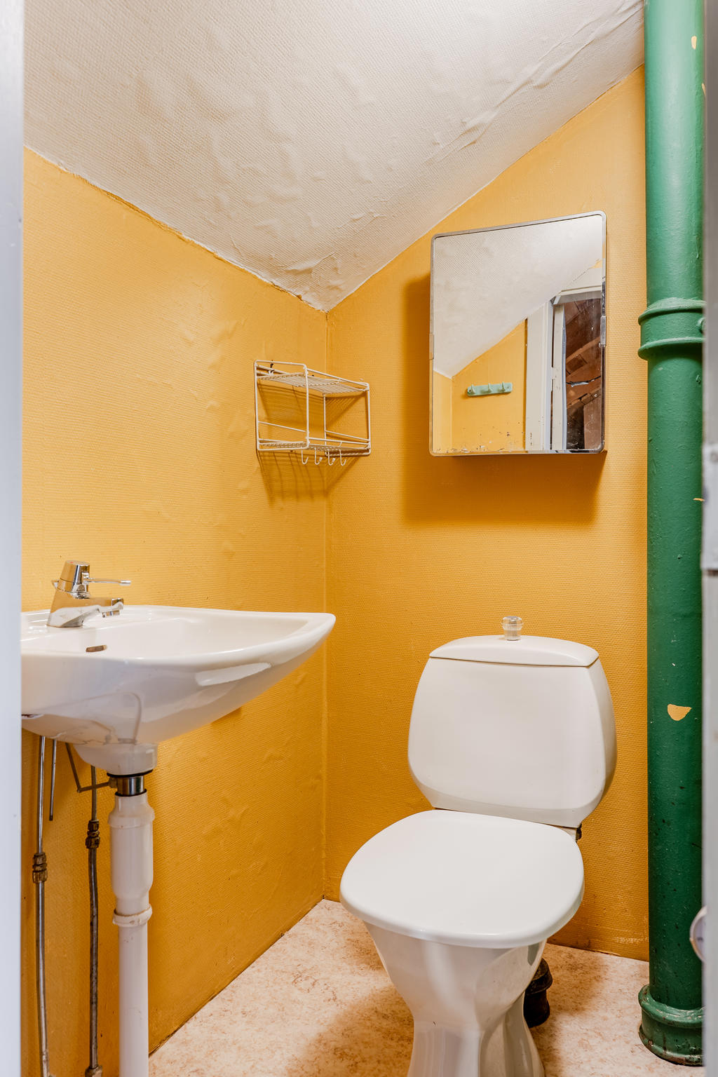 Toalettrum på övre plan