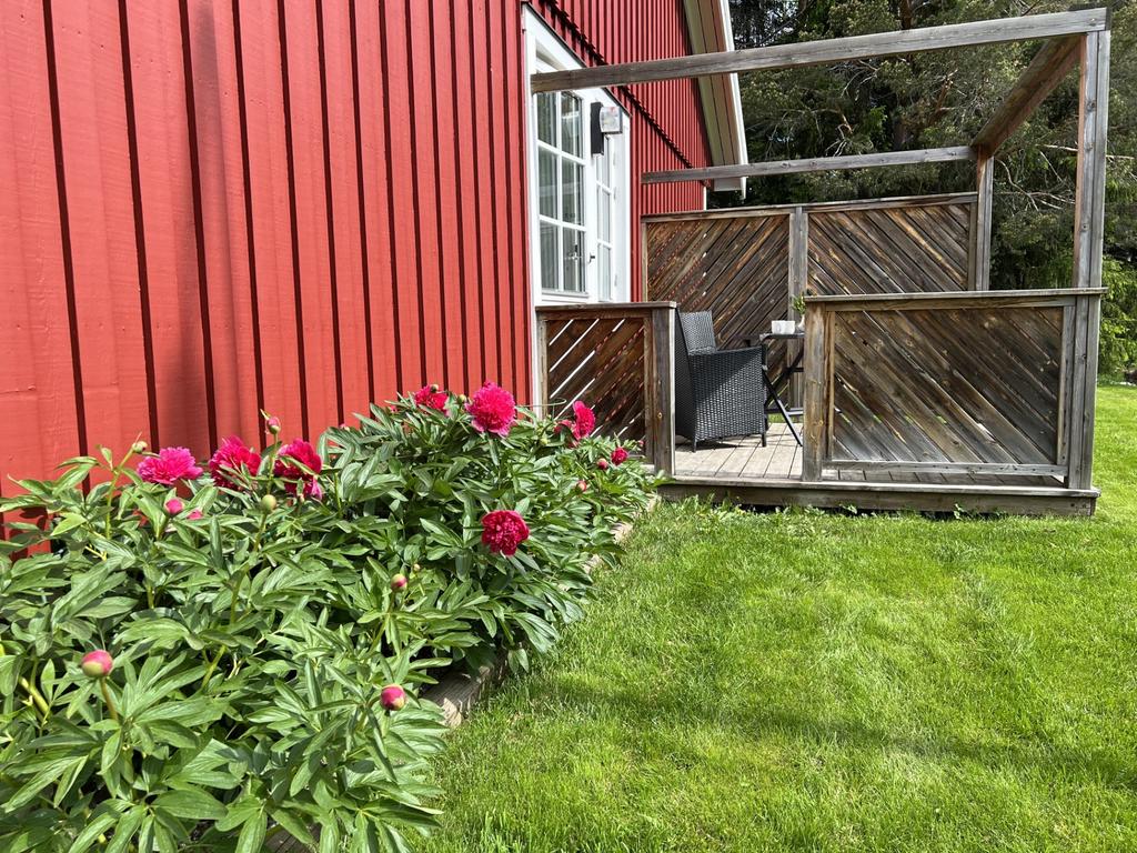 Altanen som nås från vardagsrummet. Säljarens egna bild