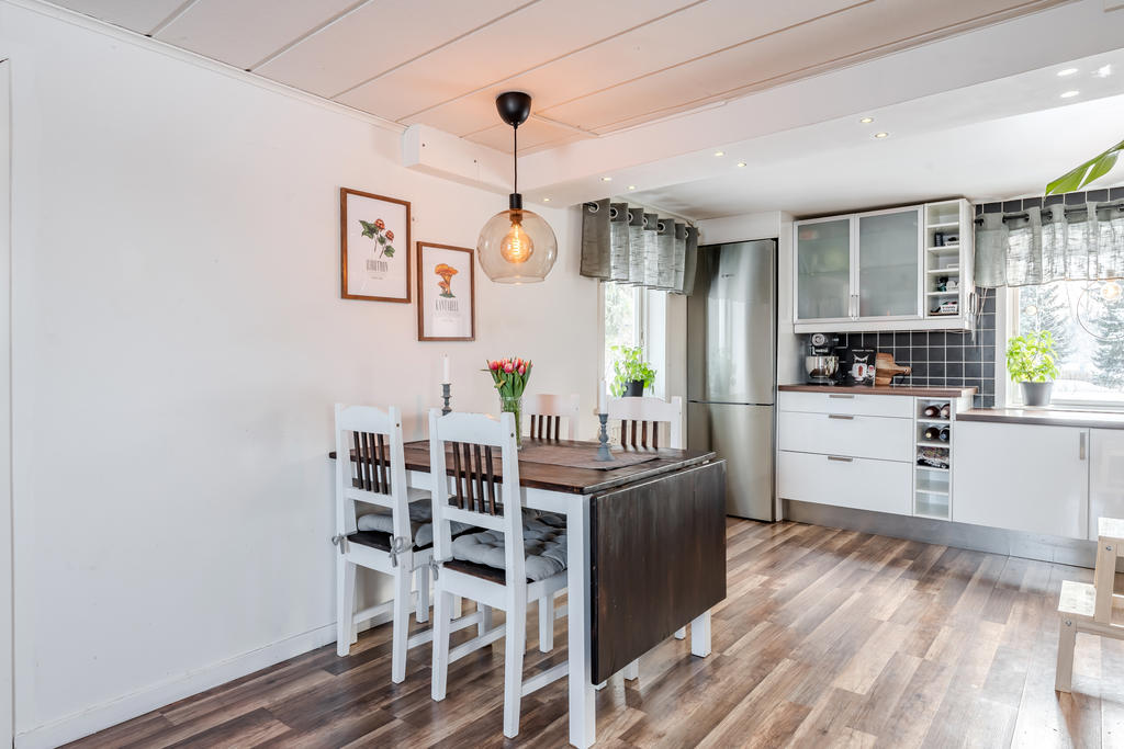 Här ryms ett stort matbord. 