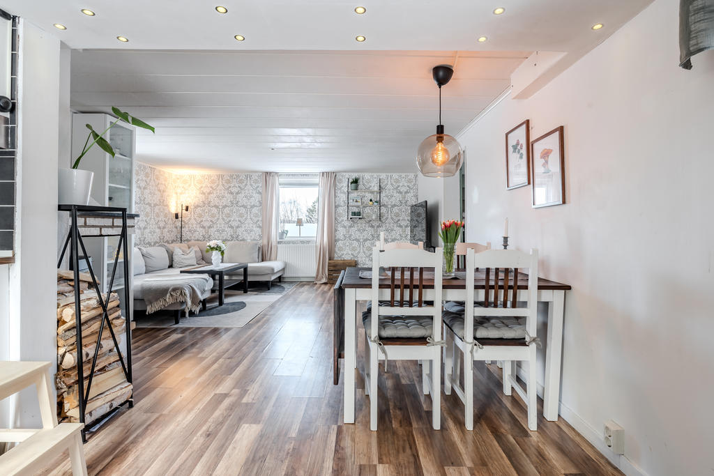 Den öppna planlösningen skapar sociala ytor. 