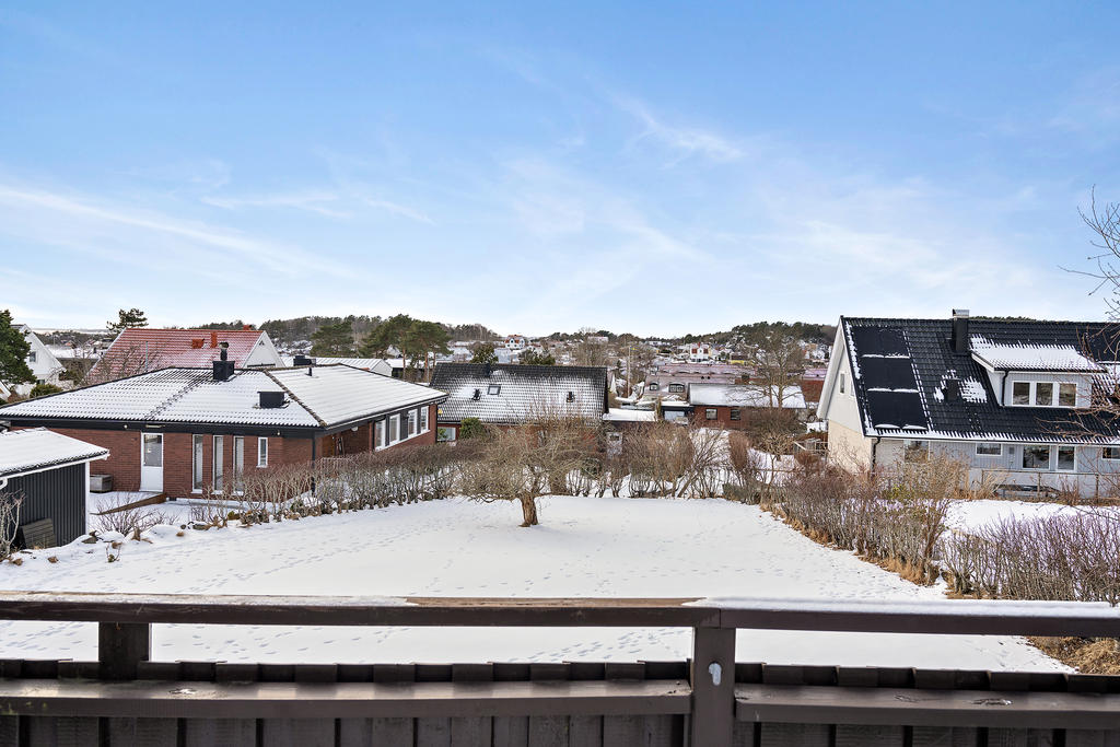 Uteplatsen ligger i soligt sydvästläge