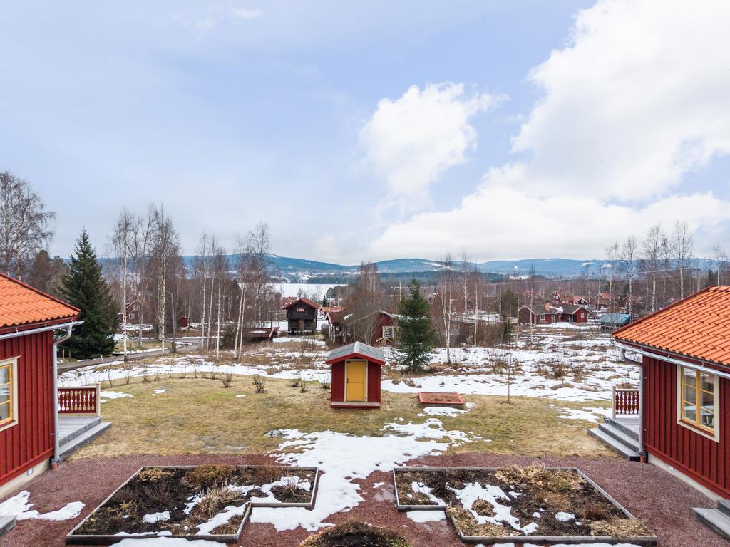 Insynsskyddade innergården.