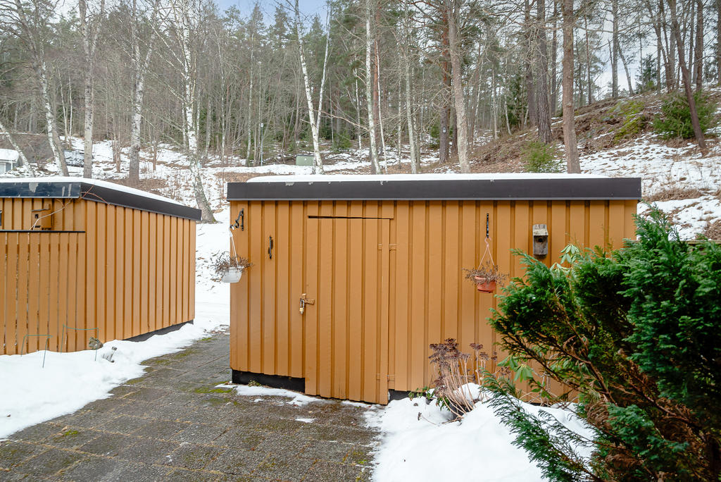 Förråd på entrésidan