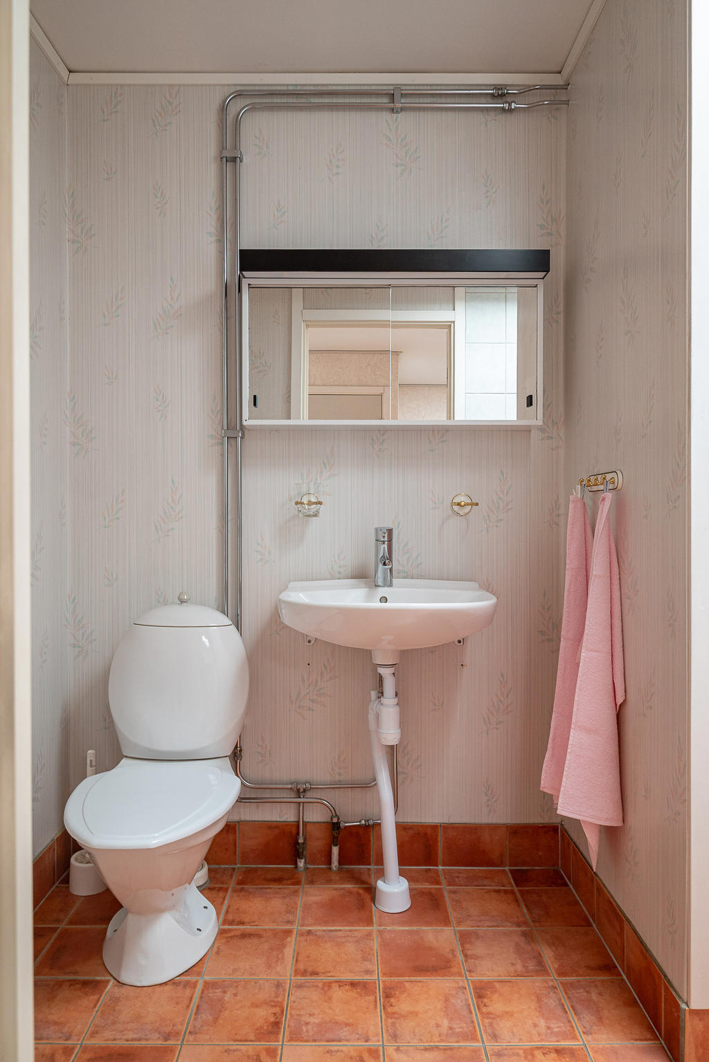 WC-rum med dusch på övre plan