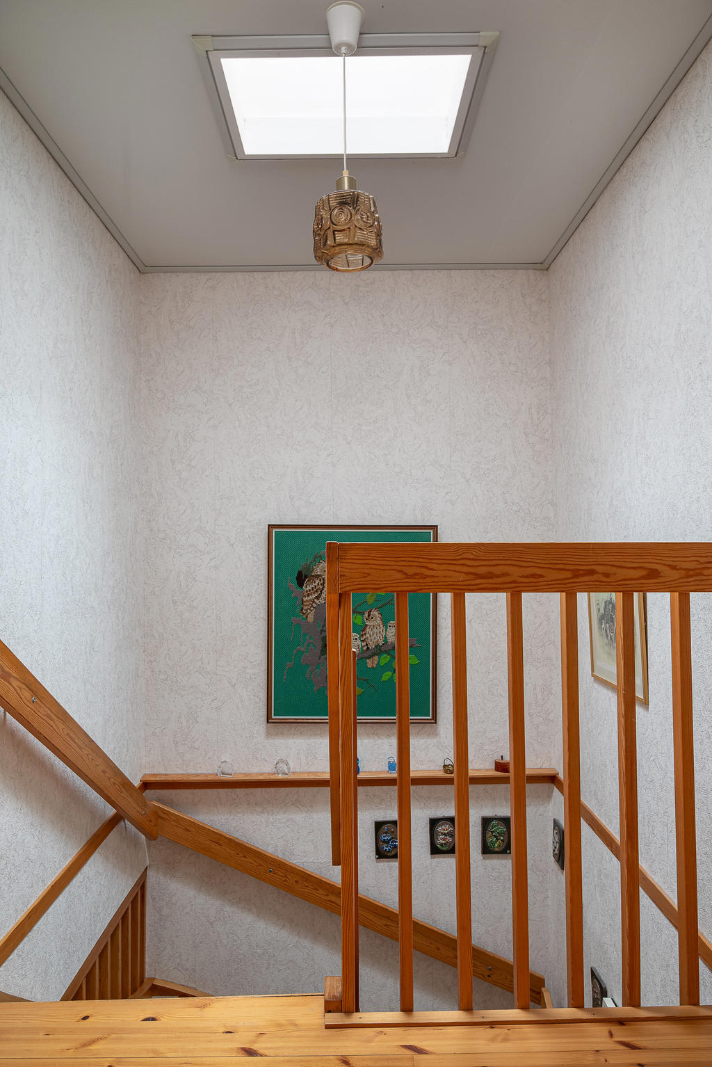 Övre hall med takfönster som ger mycket ljus