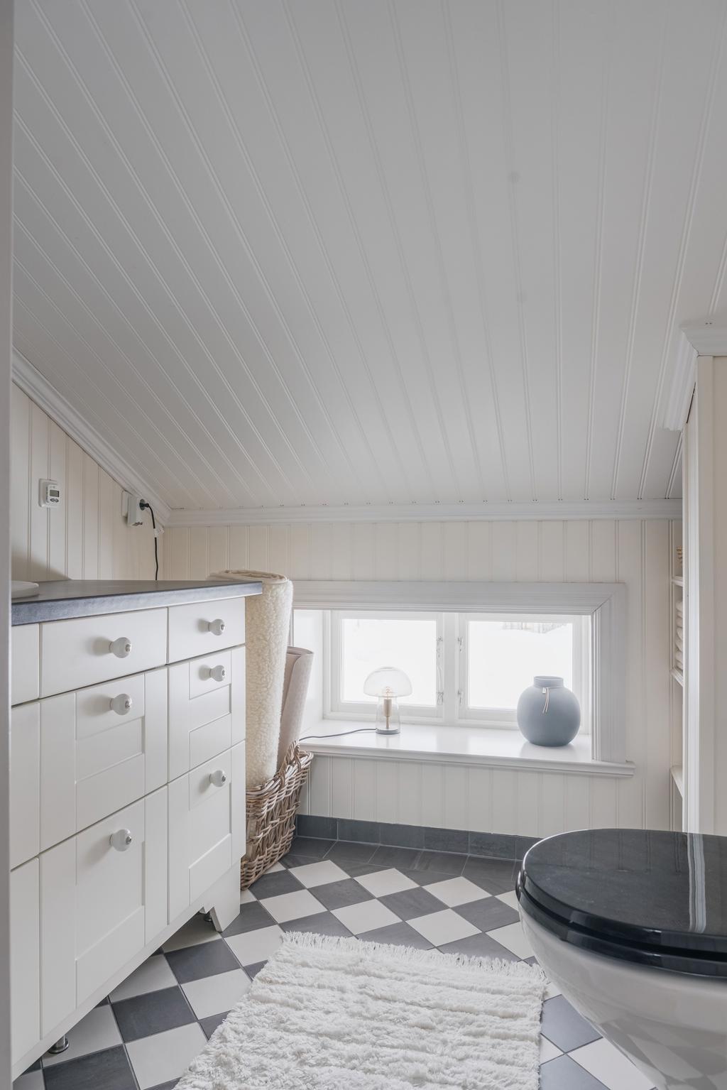 Badrum på övervåning.