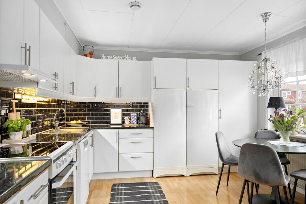 Ljust kök i fint skick