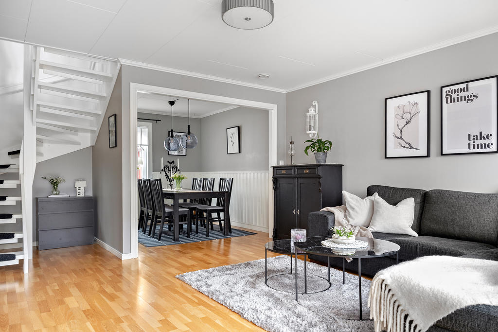 Separat matsal i anslutning till vardagsrum, här finns möjlighet att skapa ytterligare sovrum om behov finns