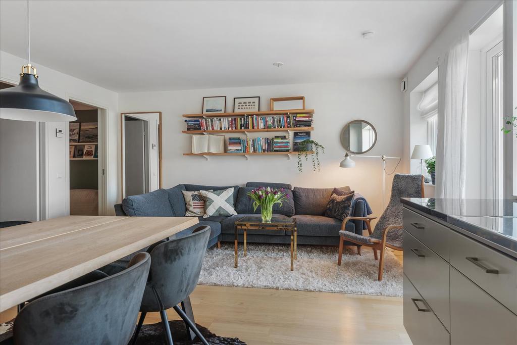 Kök med vy mot sittgrupp