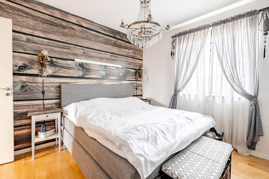 Sovrummet har plats för dubbelsäng. 