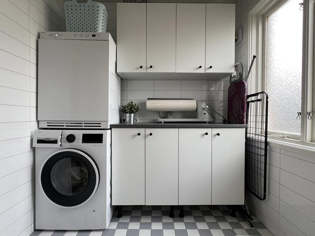 Tvätt, extra förvaring och praktiskarbetsyta