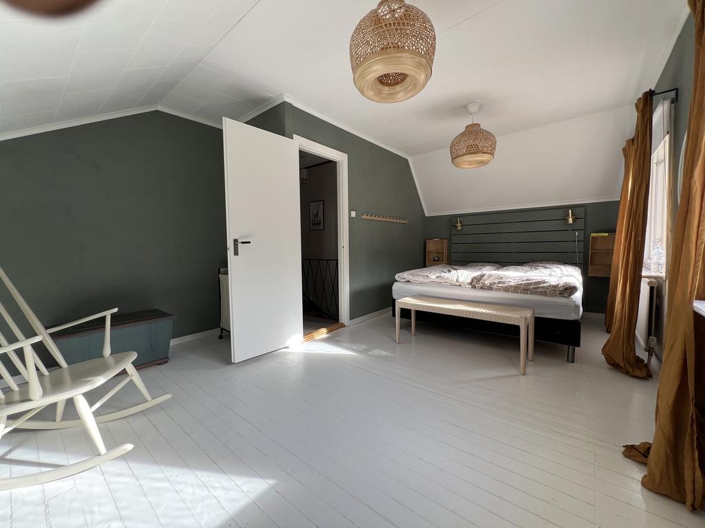 Stort och möjligt att dela av till två rum