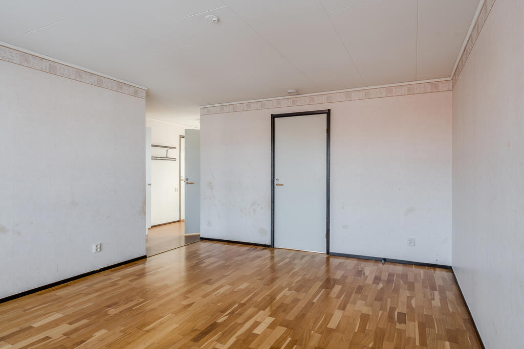 Bakom dörren är köket