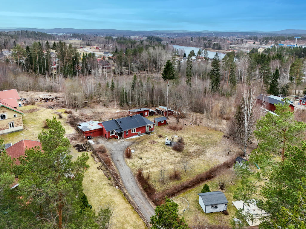 Vy mot öster, in mot Bollnäs och älven Ljusnan. 