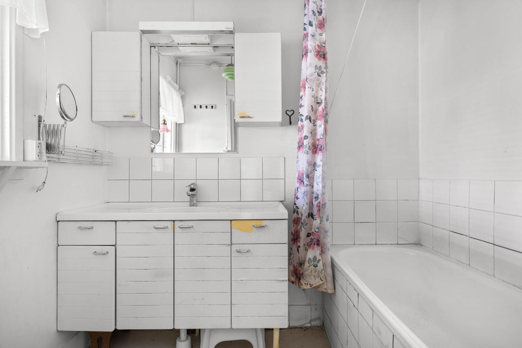 Badrum från 60-talet. Renoveringsbehov. 