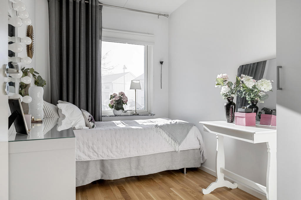 Sovrum 4 - Detta rum var tillval vid köp. Om man önskar större vardagsrum så kan detta sovrum tas bort för att få större sociala ytor i vardagsrummet.