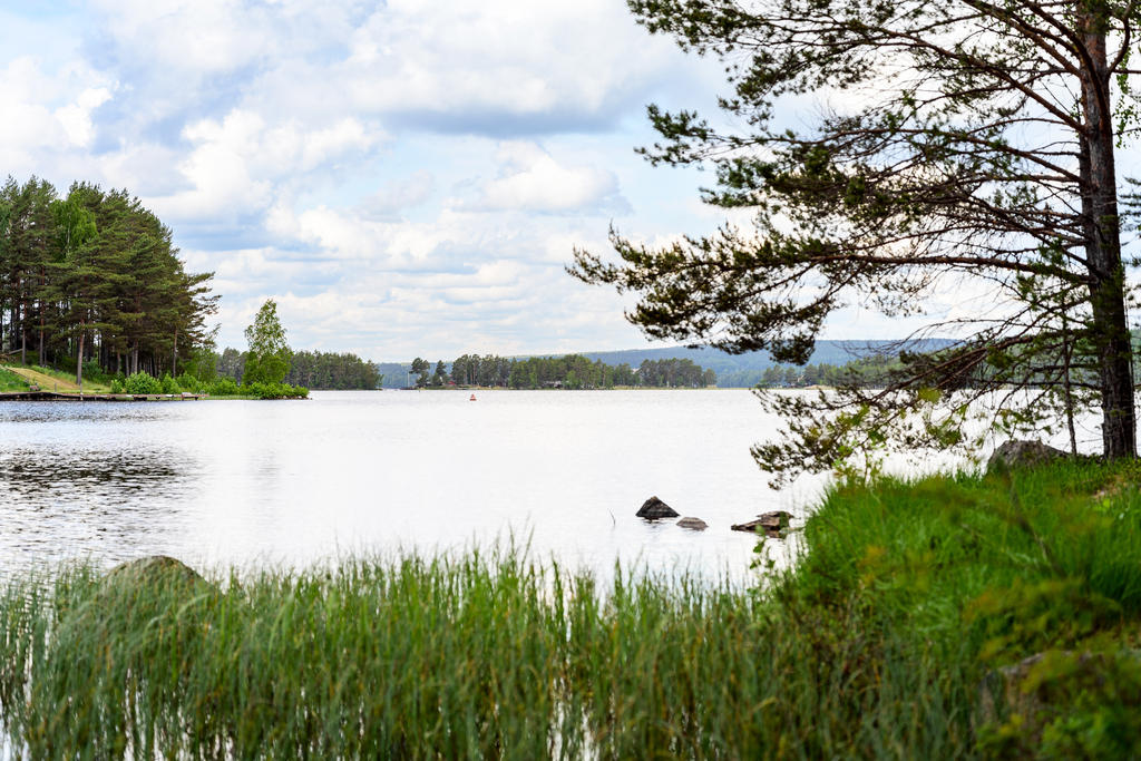 Sjön Runn ligger en kort promenad från huset