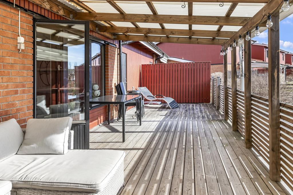 Altan under tak i soligt söderläge