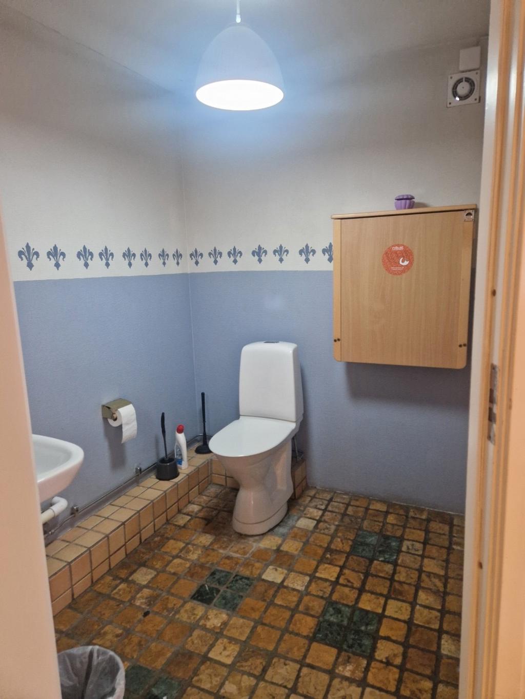 Kund-wc med skötbord