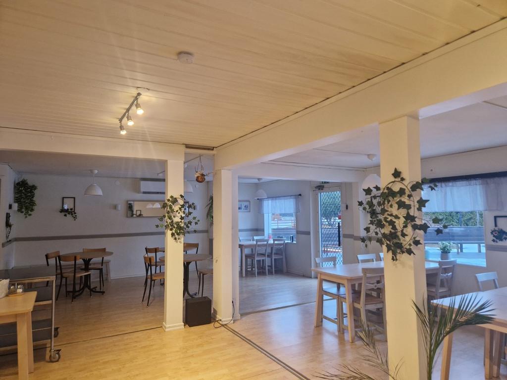 Del av restaurangen med utgång till uteserveringen