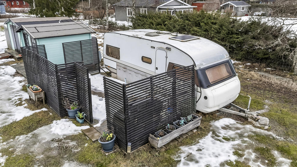 Husvagn för gäster med uteplats