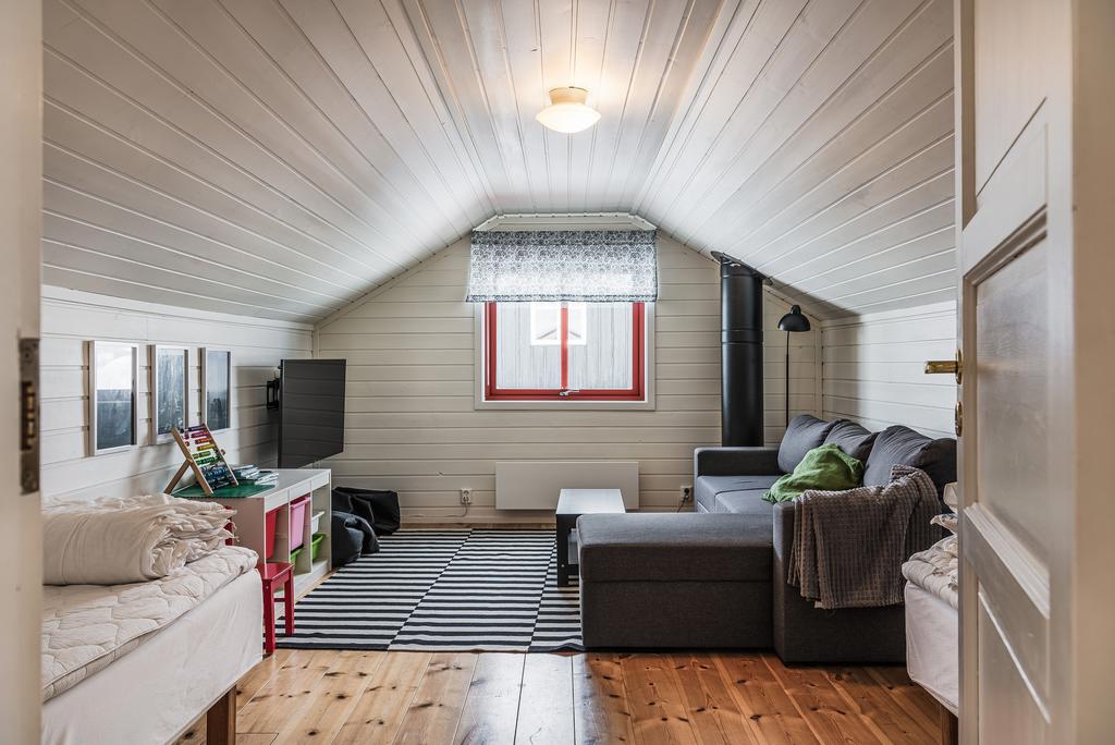 Allrum/sovrum, övre plan