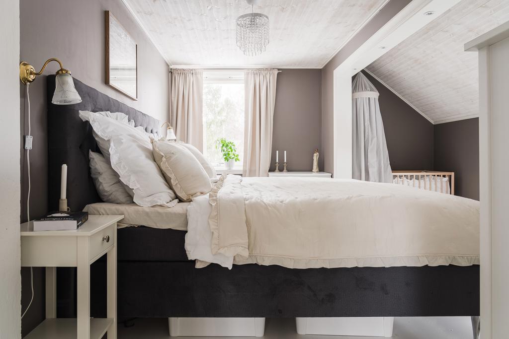 Sovrum (säng 210 *210 cm)