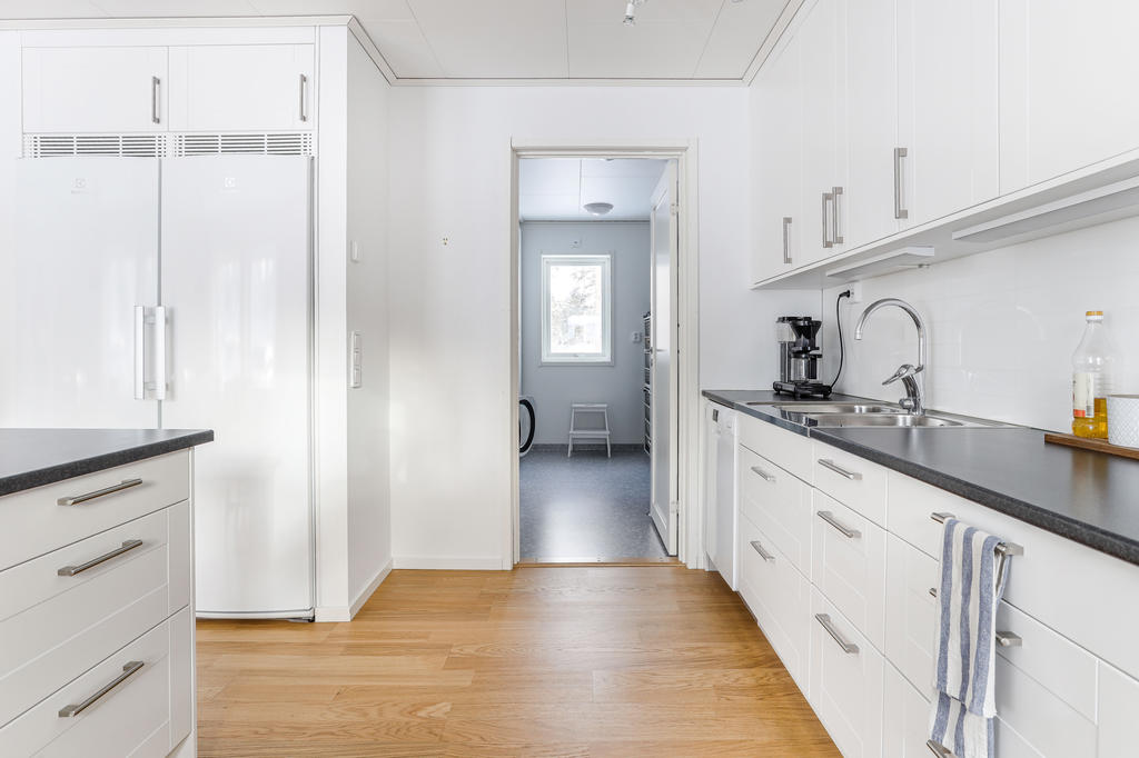 Kök mot tvättstuga