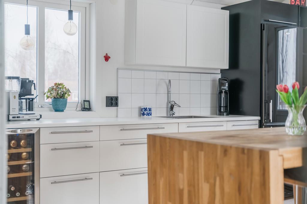 Gott om förvaringsmöjligheter i köket 