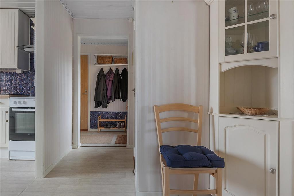 Vy från kök mot hall 