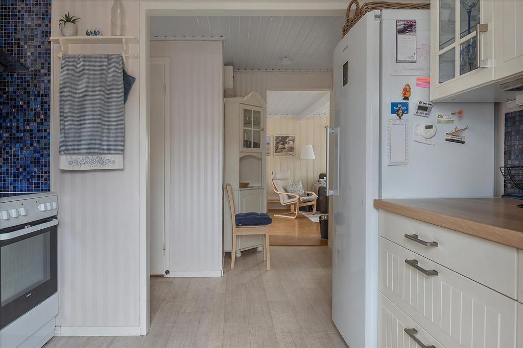 Vy från kök mot vardagsrum