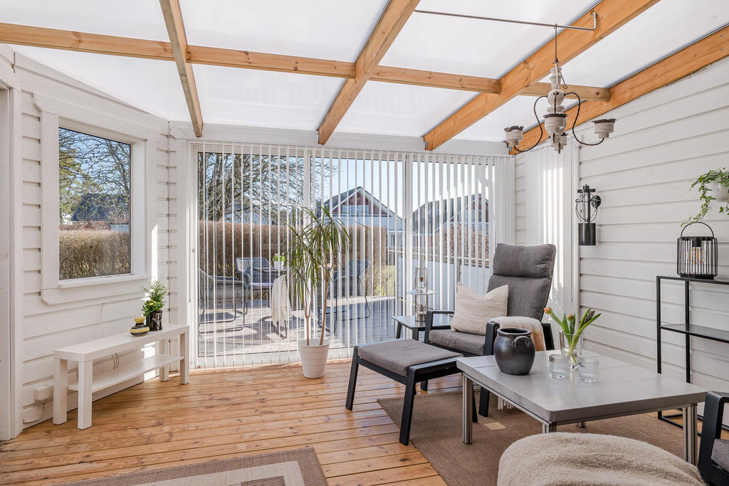 Uterummet nås via vardagsrummet