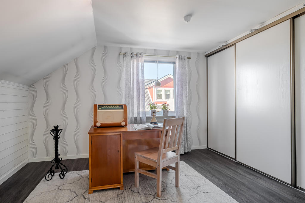 Kontorshörna/ möjligt sovrum