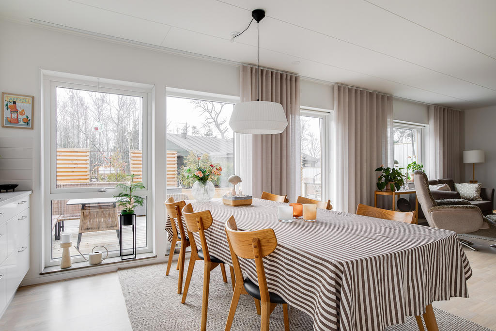 Fönster ut mot uteplatsen