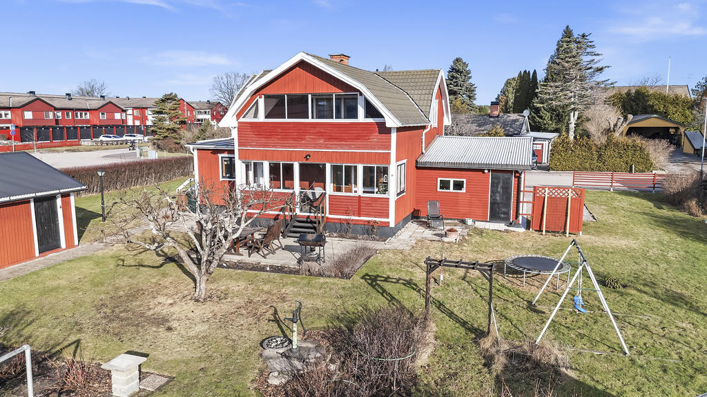 Härlig trädgårdstomt