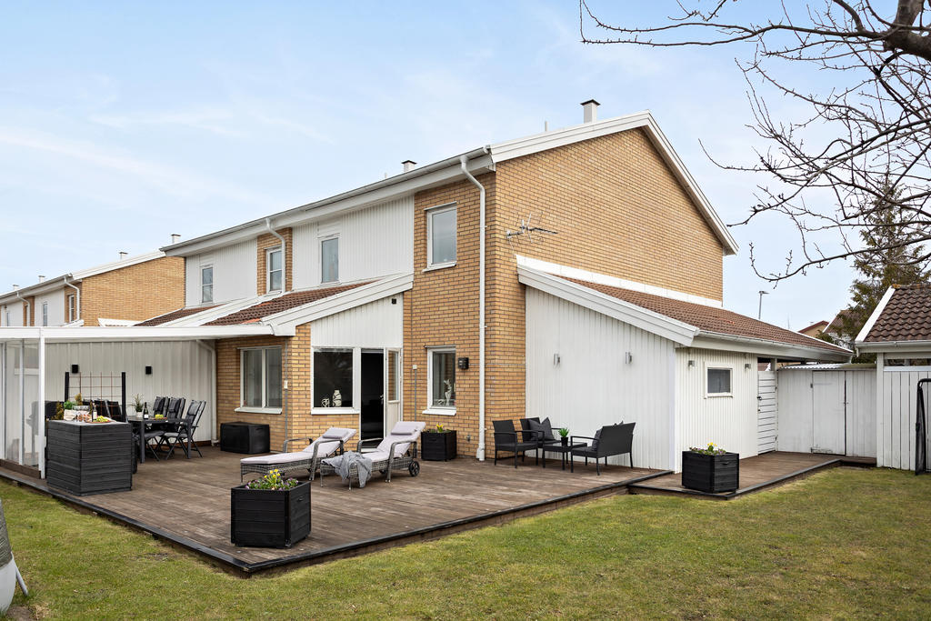 Trädgårdssidan i västerläge