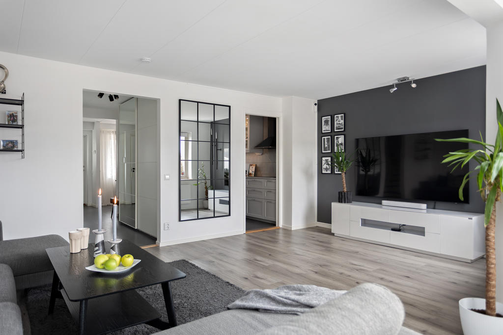 Vy mot hall och kök