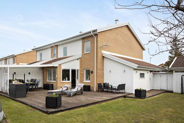 Trädgårdssidan i västerläge